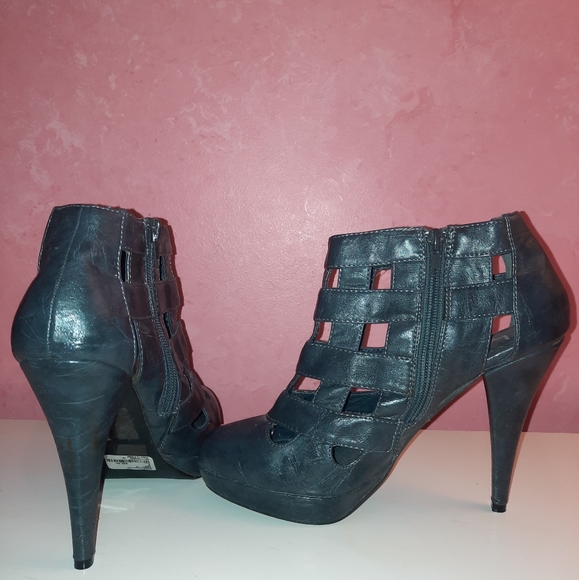 Forever 21 grey caged booties - Picture 2 of 7